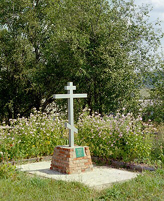 Крест над могилой прп. Вассиана Тиксненского